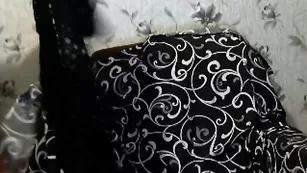 Худенькая сучка karisha1 ласкает бритую пизду