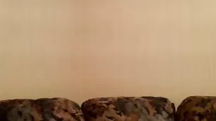 Русская шлюшечка GinaRussel ласкает натуральные сиси