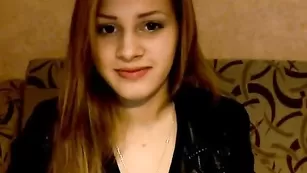 Красивая девчонка jess13 показывает сисечки