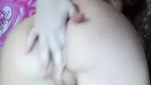 Офигенная бабенка devinora заводит крупной задницей