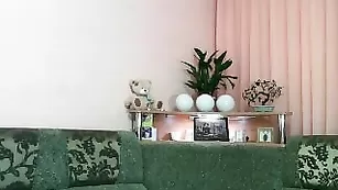 Зажигательная женщина Кэтсьют эротично сквиртит