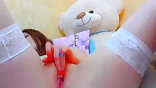 Озорная детка marymiss дрочит письку фаллосом