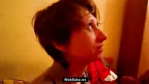 Зрелая дамочка с классной жопой делает глубокий минет и трахается