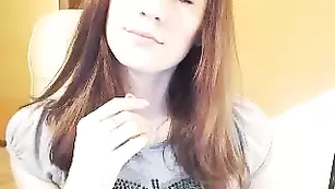 Милая PJgirl общается в чате