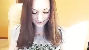 Милая PJgirl общается в чате