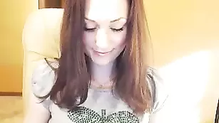Милая PJgirl общается в чате