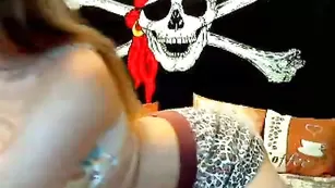 Пикантная красотка hotxfantasy вываливает огромные сиси