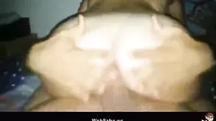 Шлендра с большой задницей занялась сексом в пизду