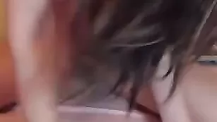 Порочная сучка xAlissAx нежно дрочит киску