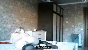 Ажурная блонда ororagazza ласкает половые губки