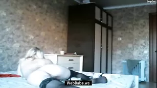Ажурная блонда ororagazza ласкает половые губки