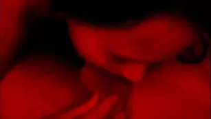 Соблазнительная курва AMINA отсасывает член