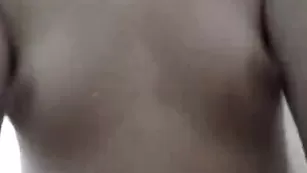 Пошлая дамочка отсасывает пенис и трахается в пизду