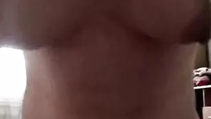 Пошлая дамочка отсасывает пенис и трахается в пизду