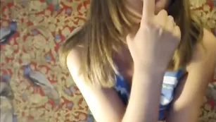 Худенькая красотка Jessy_Fox показывает сиси