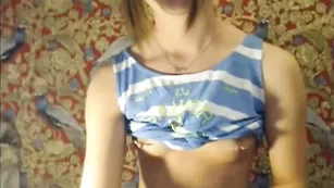 Худенькая красотка Jessy_Fox показывает сиси