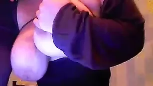 Роскошная путана Mistressana возбуждает пышными формами