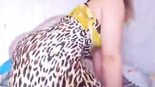 Пышная кудряшка BlondiShere мастурбирует письку