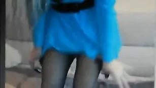 Сочная блондиночка Uma2urman ласкает бритые дырочки