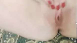 Стонущая рунетка callifornia мастурбирует пизденку