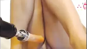 Грудастая Annesquirt кончила с трах машиной
