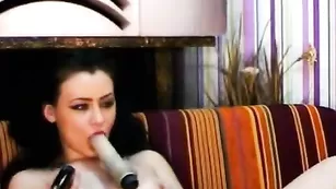 Пышногрудая девочка выебала пизденку
