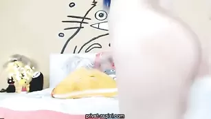 Экзотичная kati3kat трахнула попку страпоном