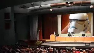 Желанная девчонка Elisa_Death прыгает на фаллосе