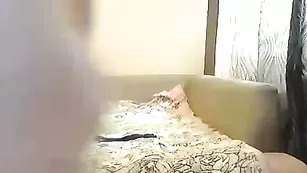 Голая девочка Savage_sexy трахает пилотку