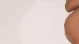 Красивая жрица brazyl ласкает писечку