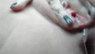 Девочка в машине tobesweet дрочит пизденку