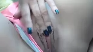 Шлюшка tobesweet получила оргазм в машине