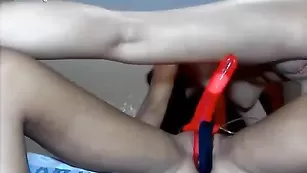 Лесбиянки TweetyBirds ебутся секс игрушками