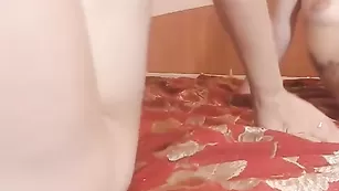 Голые шлюшки Nikkelyan бухают и дрочат