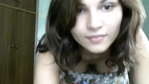 Сисястая чертовка alisiaaa танцует стрип