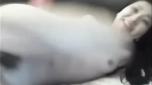 Азиатская пассия Yoloan трахнулась вибратором