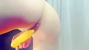 Шикарная блядь Sexysuchkaxxx дрочит анус