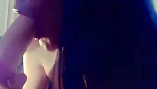 Шикарная блядь Sexysuchkaxxx дрочит анус