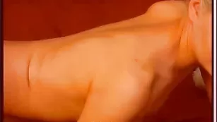 Сисястая блудница AnnaHot трахает задницу