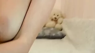 Белобрысая краля alinna трахает обе дырочки