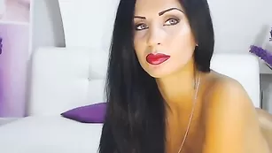 Популярная сука LexusGS дрочит обе дырки