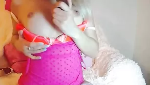 Пышногрудая блядь eternalstar шалит с фаллосом