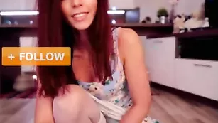 Рыжая барышня hottminx отсасывает дилдо