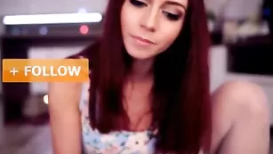 Рыжая барышня hottminx отсасывает дилдо