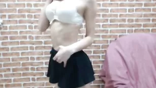 Красотка villiola танцует стриптиз