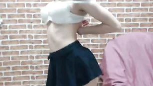 Красотка villiola танцует стриптиз