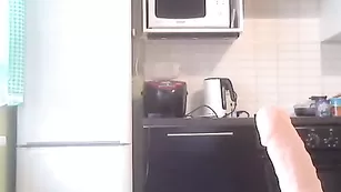 Дамочка fiery_passion позирует в беленьких чулочках