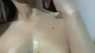 Белокурая соска kuklaanea вертит упругой попой