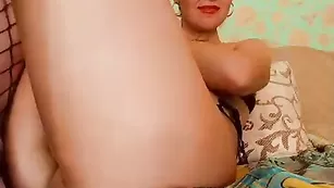 Сексуальная блядь FireFoxGirl жестко трахает анус