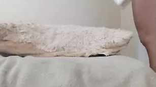 Блестящая HOTGIRL4U трахает анус в привате